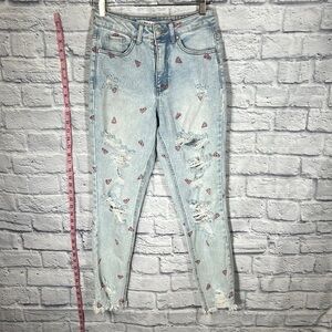 Tinseltown Embroidered Pizza Distressed Light Wash Mom Jeans | size 1